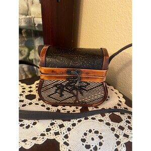 Unique Woven Wicker Tin Island Crossbody Purse